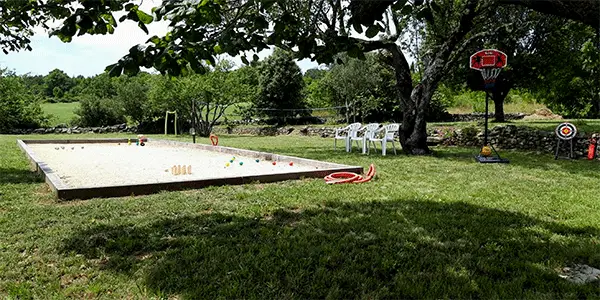 Terrain de jeu Gîte Sanilhac Ardèche