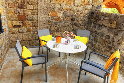 Terrasse pour des repas en toute convivialité